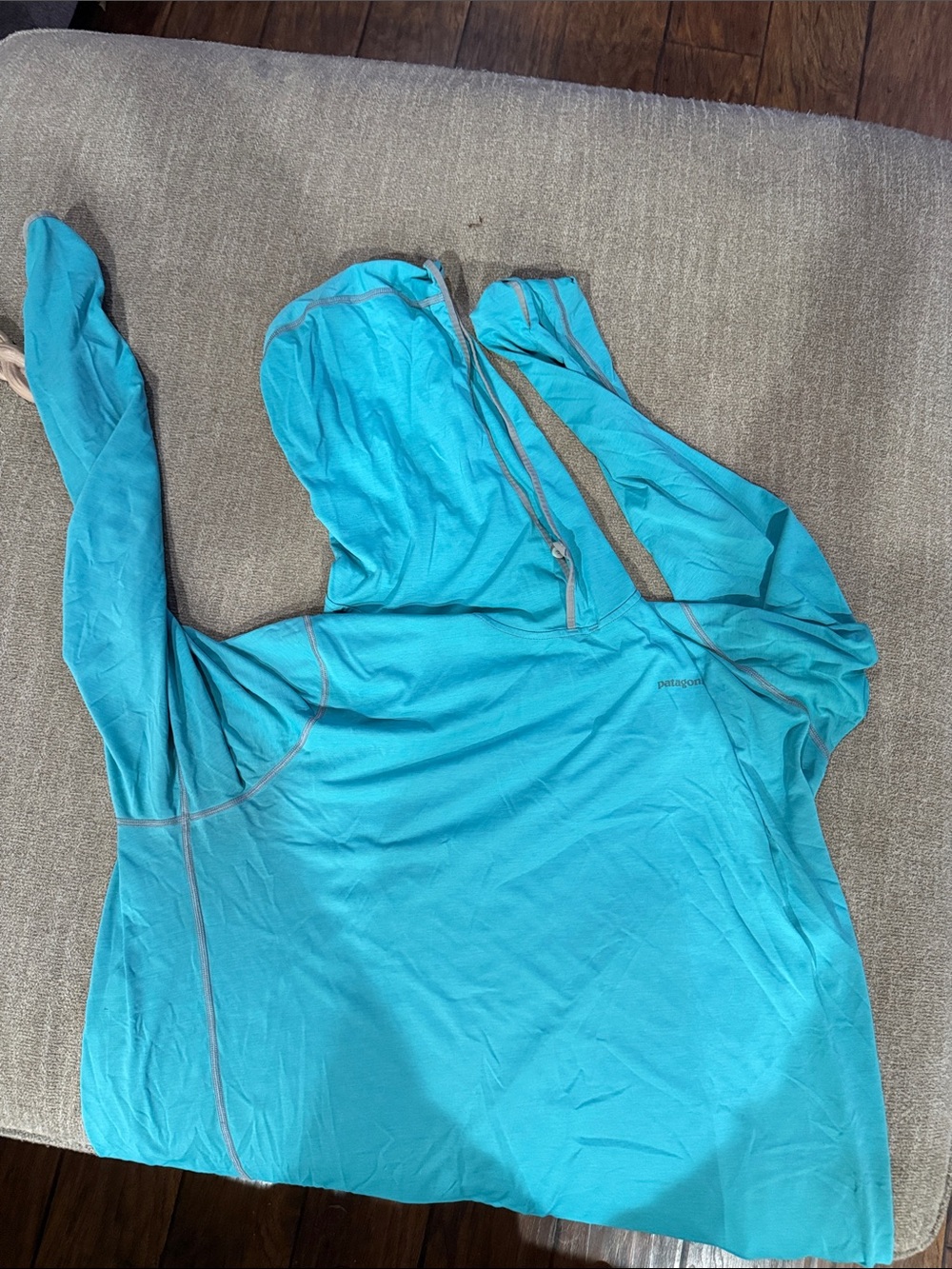 Patagonia Men’s Turquoise Hooded Lightweight Pullover